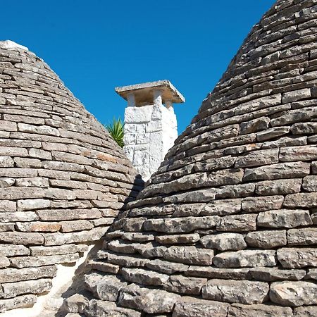 Trullo Giardino Fiorito Acomodação com café da manhã Alberobello Exterior foto