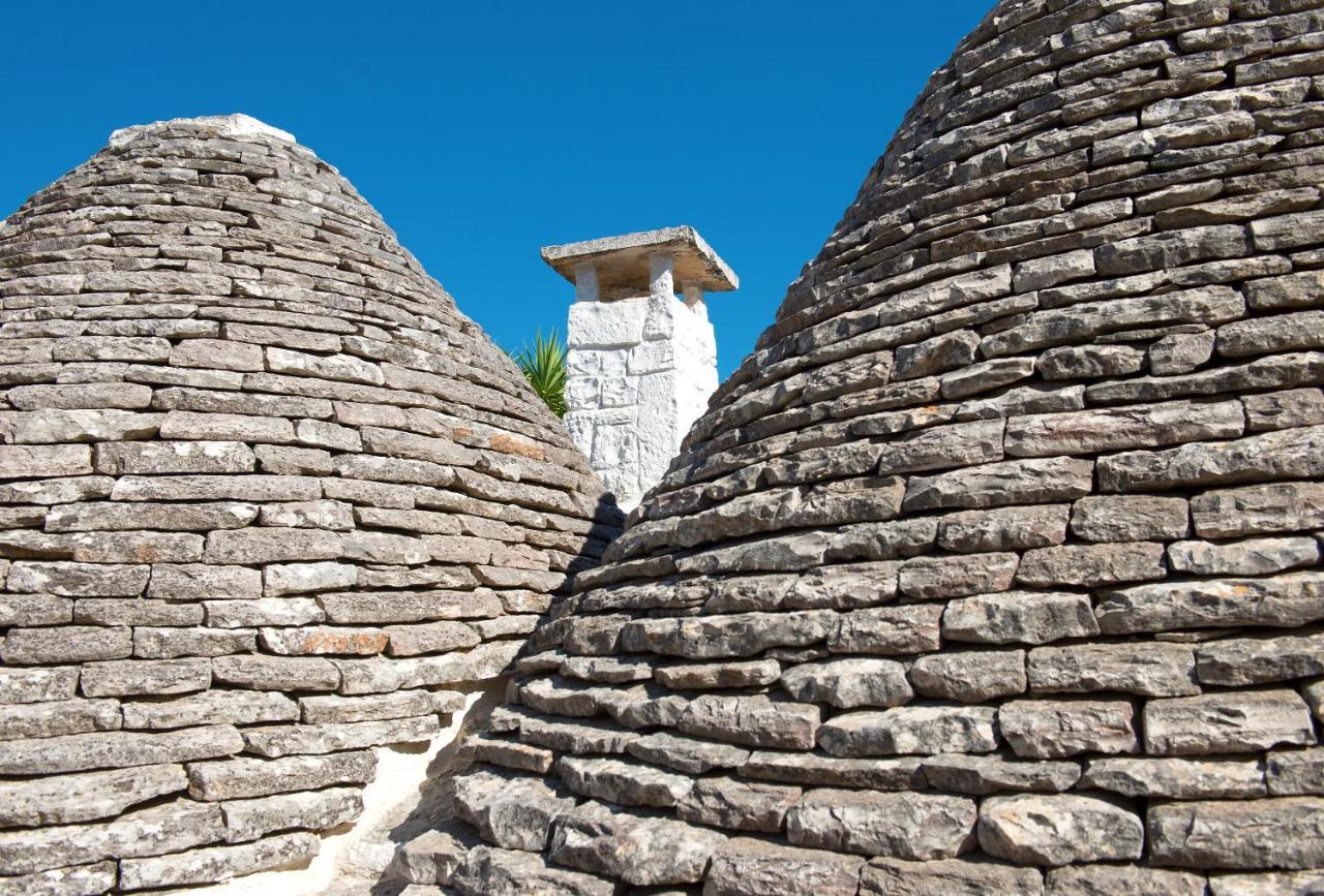 Trullo Giardino Fiorito Acomodação com café da manhã Alberobello Exterior foto