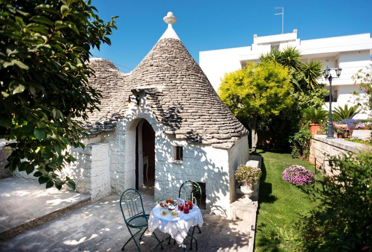 Trullo Giardino Fiorito Acomodação com café da manhã Alberobello Exterior foto