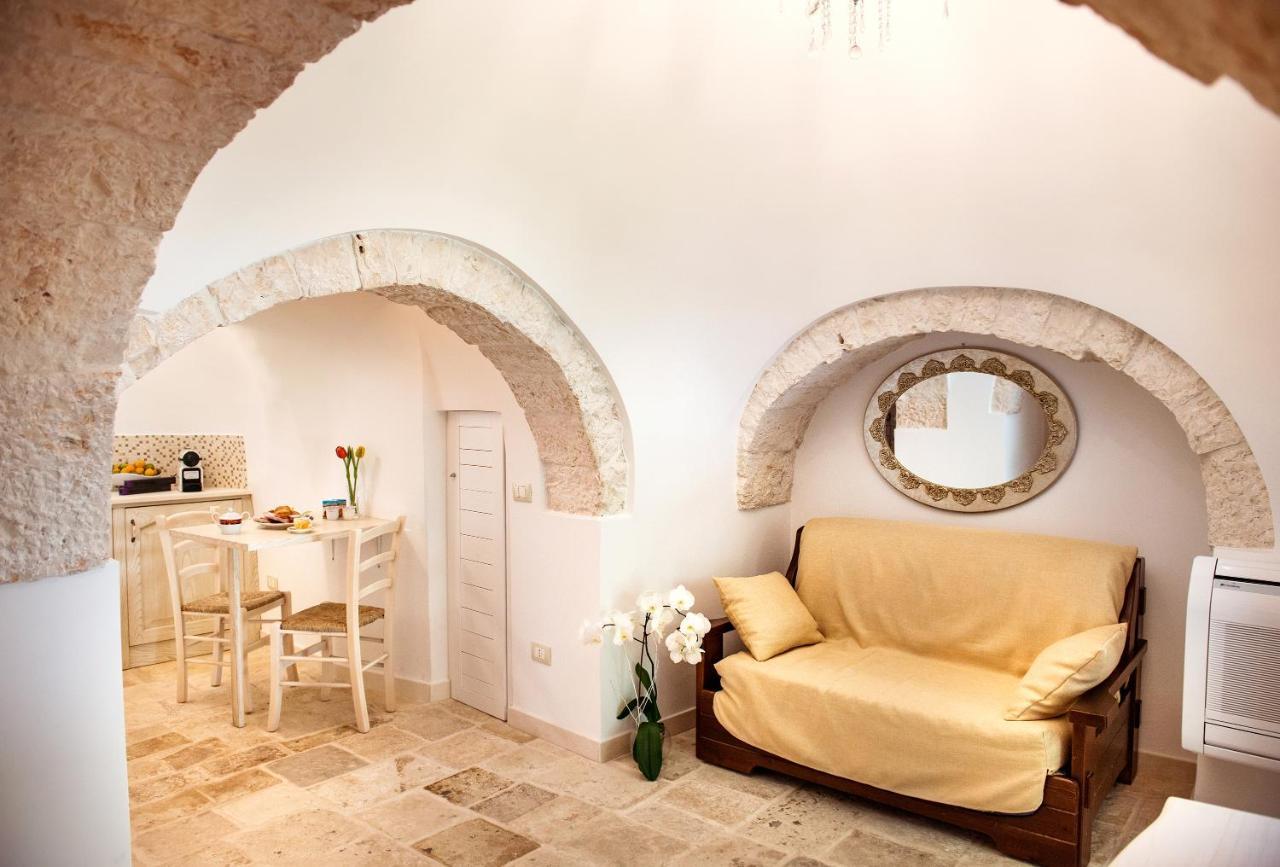 Trullo Giardino Fiorito Acomodação com café da manhã Alberobello Exterior foto