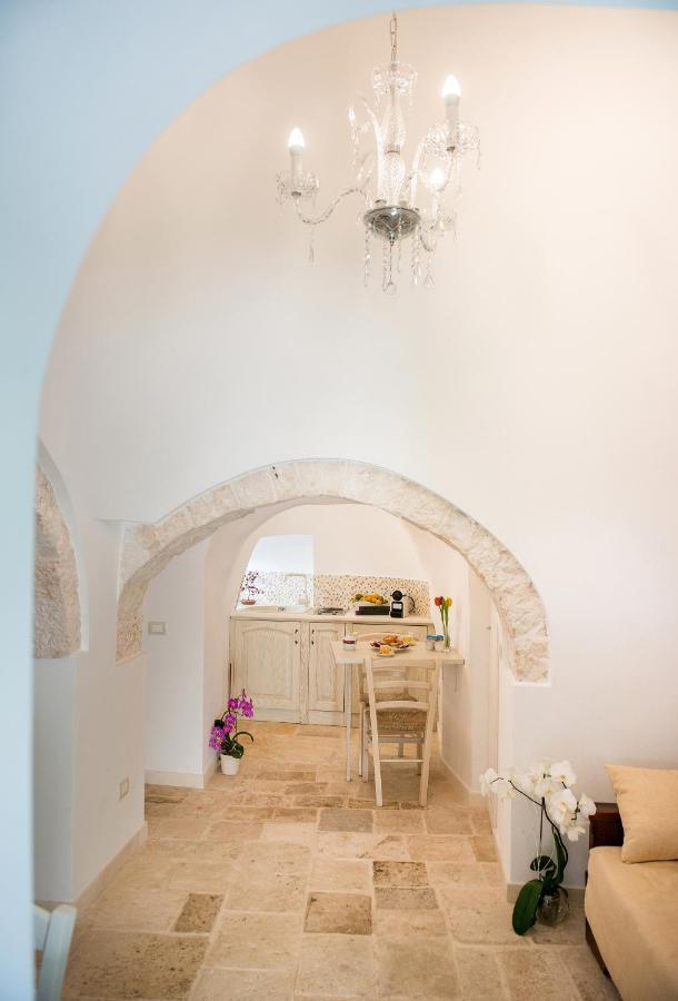 Trullo Giardino Fiorito Acomodação com café da manhã Alberobello Exterior foto