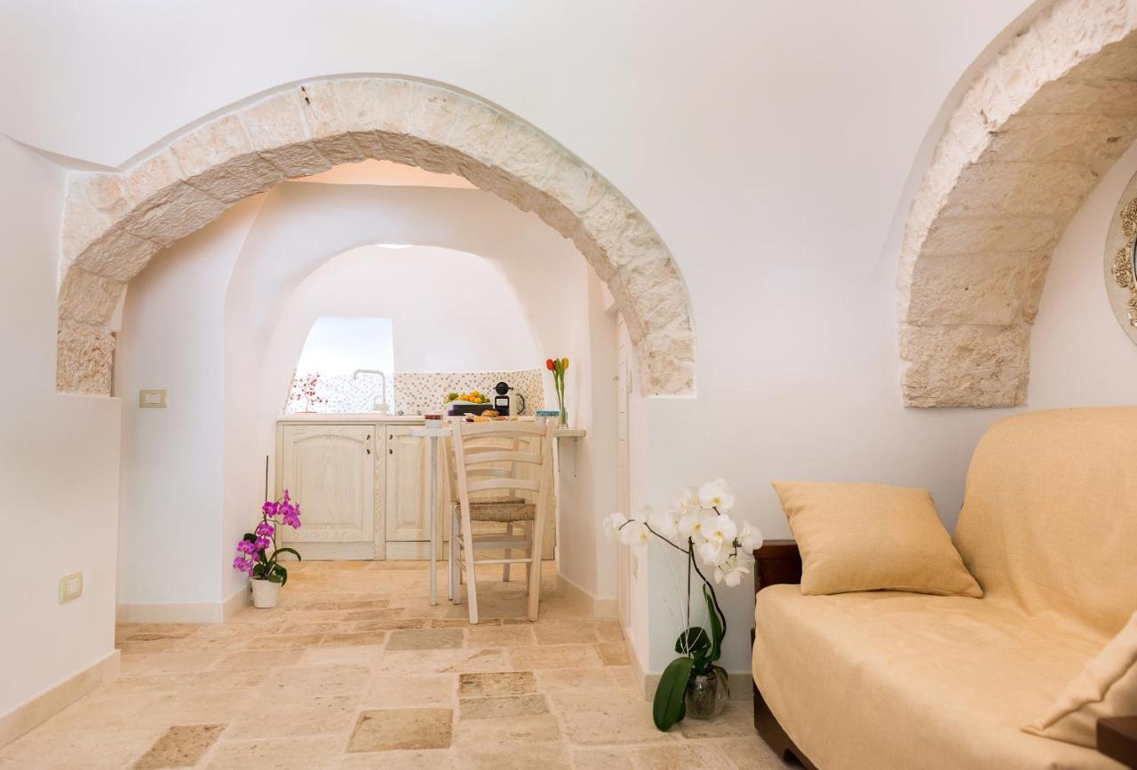 Trullo Giardino Fiorito Acomodação com café da manhã Alberobello Exterior foto